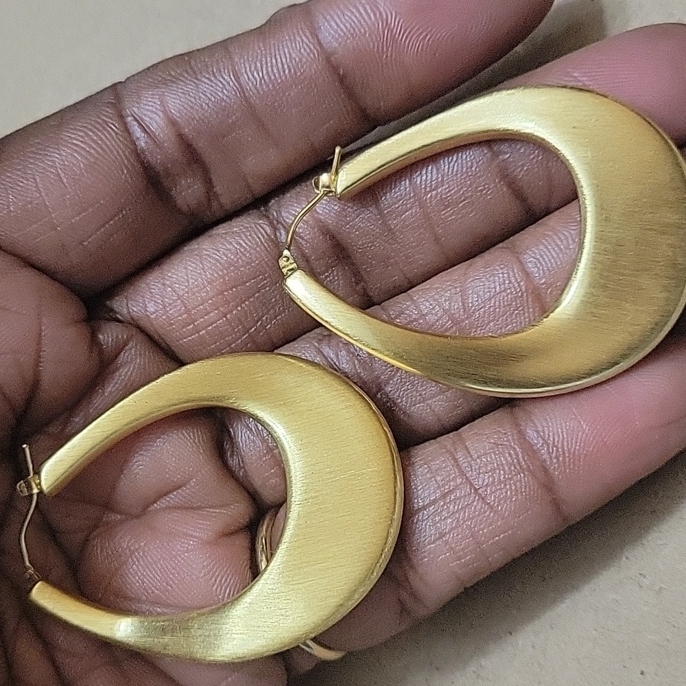 14K ITALIAN YG MILOR OVAL SHAPE HOOPS NWOT